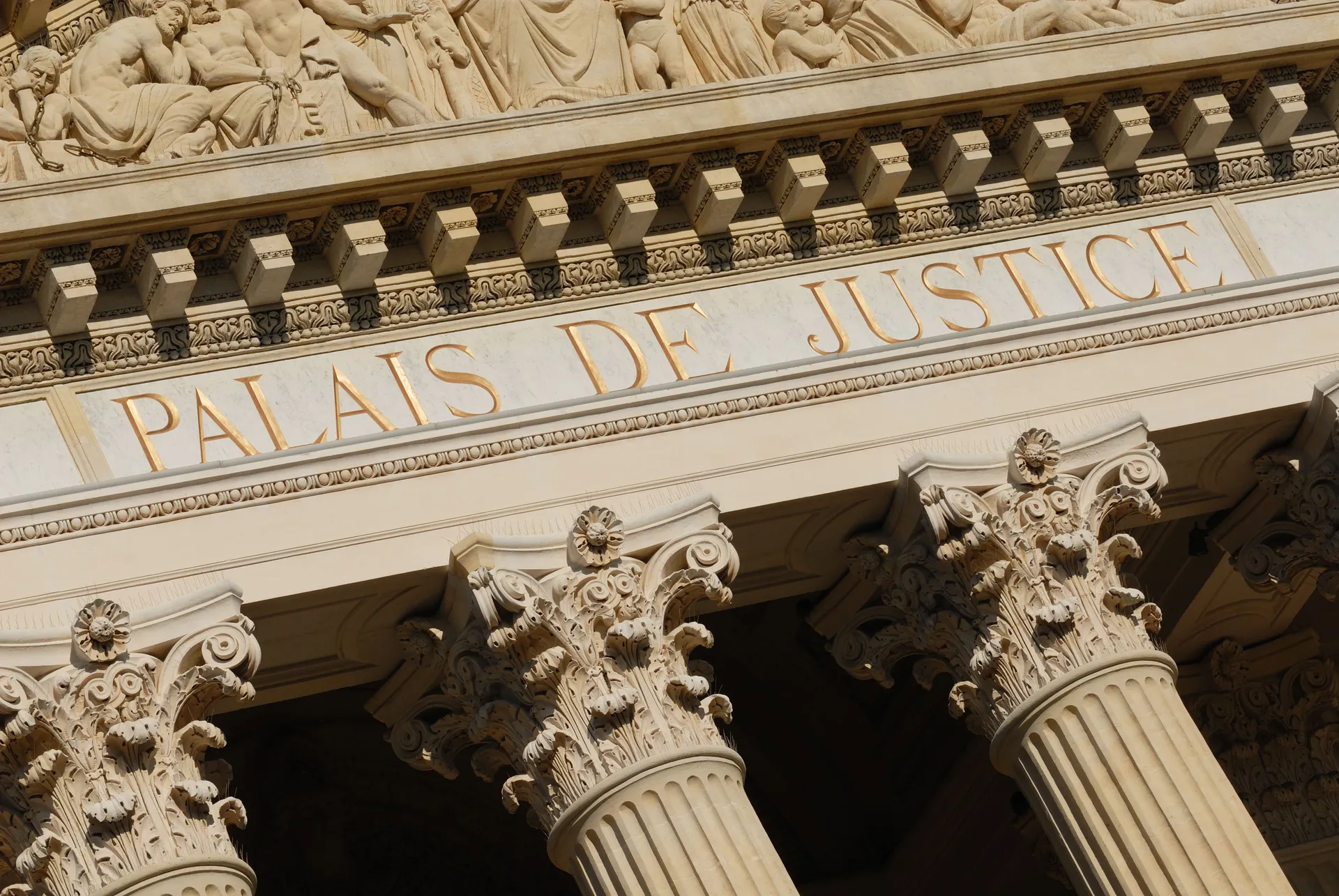 Commissaire de Justice pour constat de SMS MMS et messages vocaux en droit de la famille à Marseille