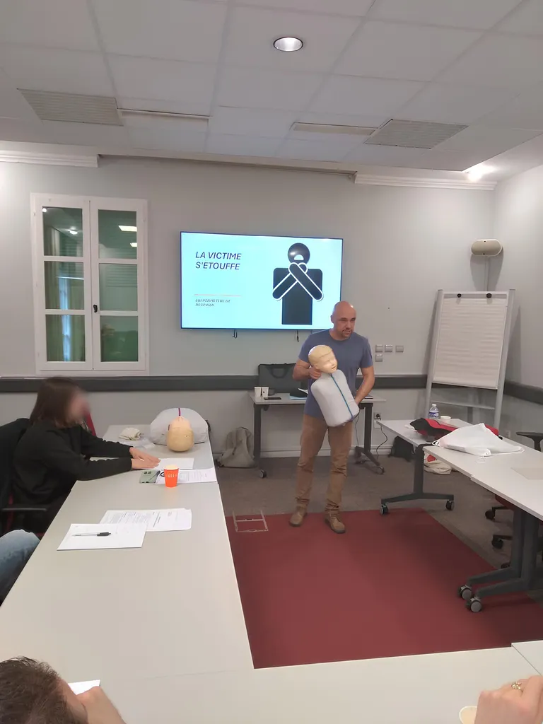 formation sauveteur secouriste du travail sst réalisée au sein d’une entreprise à Saint-Cyr-sur-Mer dans le var