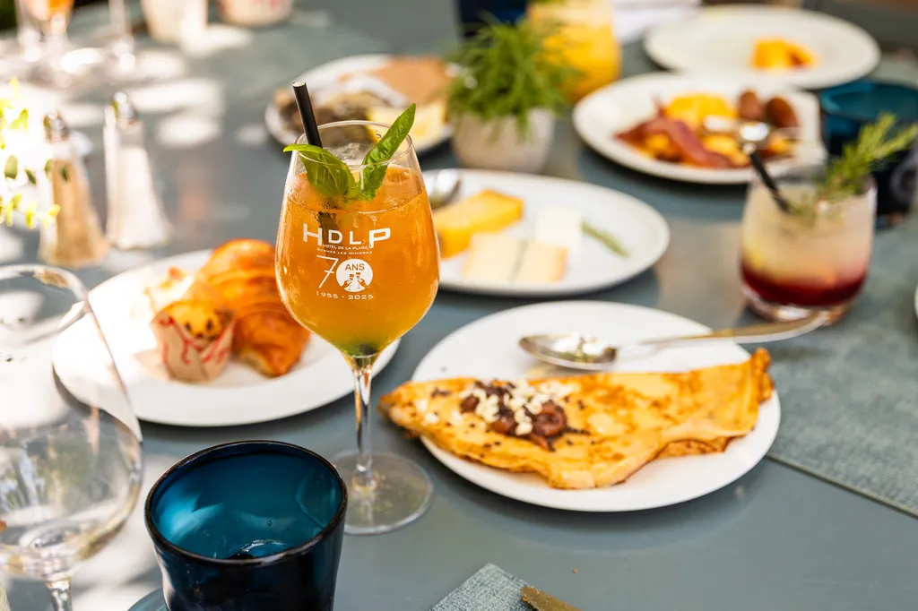 Restaurant à Bormes-les-Mimosas proche plage La Table de l’HDLP terrasse et cuisine maison