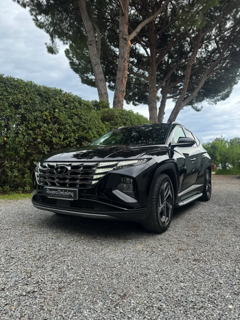 Pose d’un traitement céramique carrosserie Gtechniq à Cannes.
