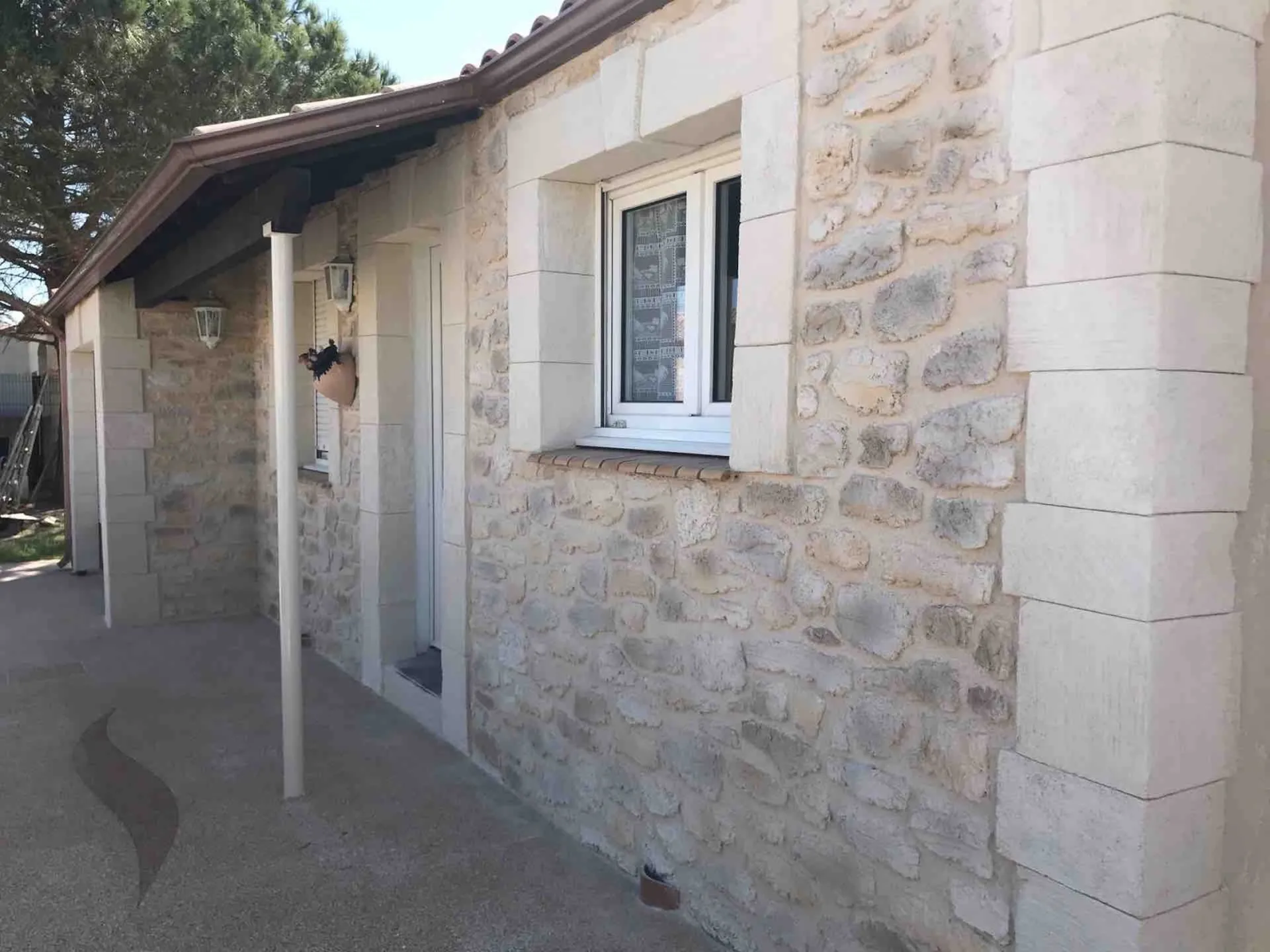 Rénovation d’une façade en pierre à Marseillan proche de Sète