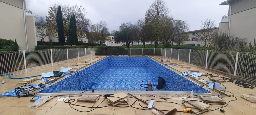 devis gratuit pour le remplacement du liner d'une piscine dans une maison autour de Pauillac et Saint-Estèphe, dans le Médoc