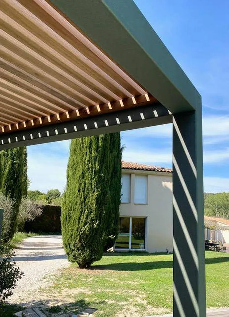 pergola sur mesure en acier thermolaqué et bois