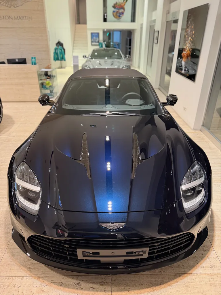 Aston Martin Vanquish Volante Pose de film PPF haut de gamme à Lyon Proche Tassin la demi lune 