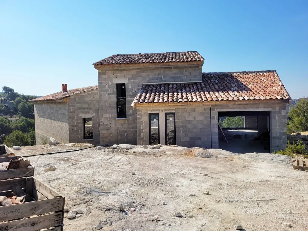 Travaux en cours à Aurons, un petit village du Pays Salonnais