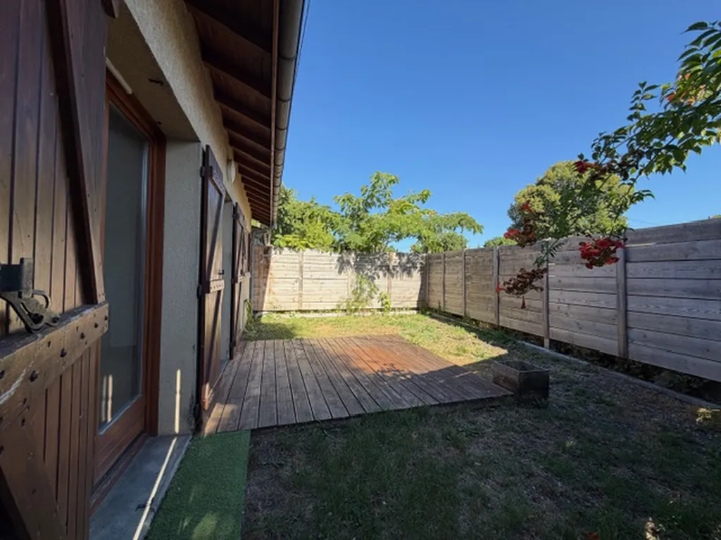 Maison à étage de 3 chambres avec garage