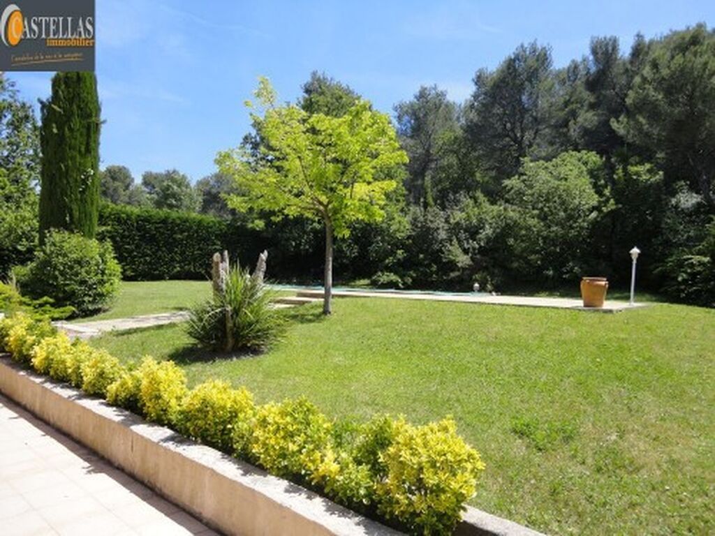 Acheter une maison  5 sur  Roquefort La Bédoule  avec grands volumes