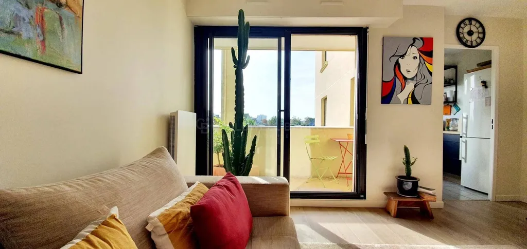 Appartement rénové avec balcon et parking - Bordeaux Caudéran