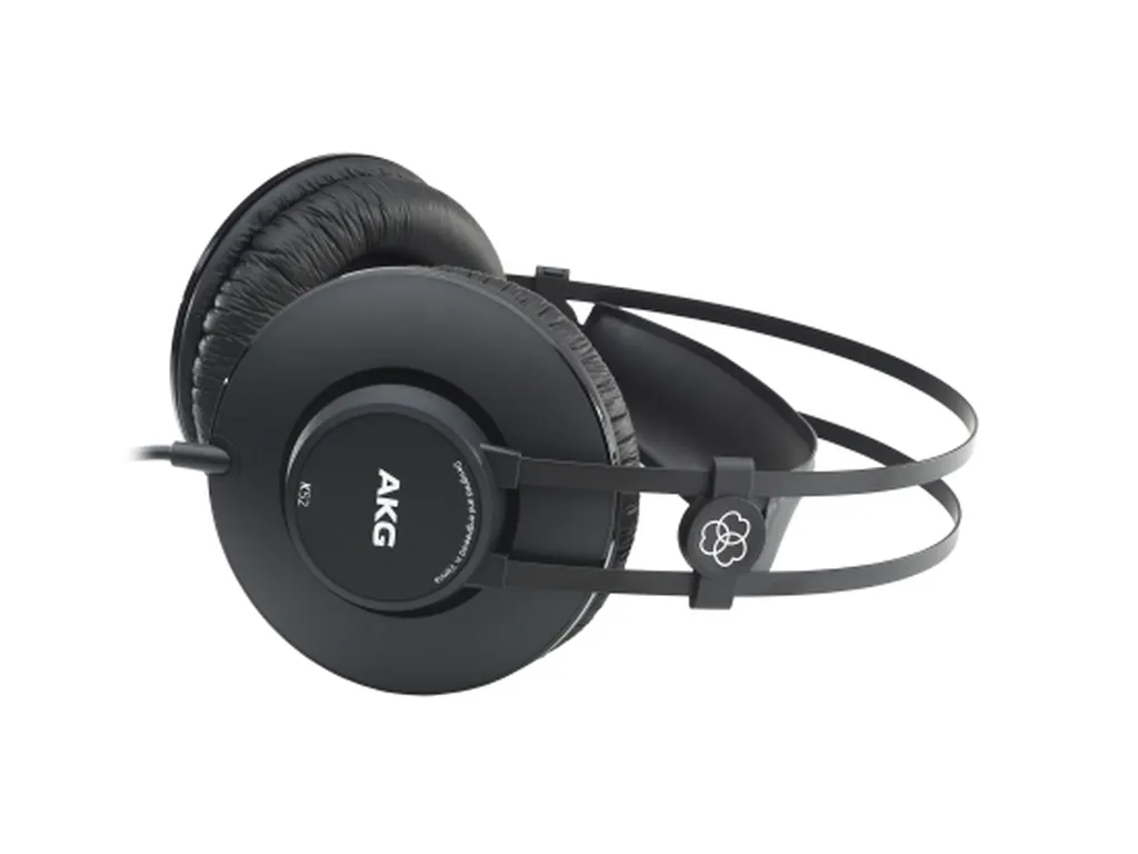 AKG K52