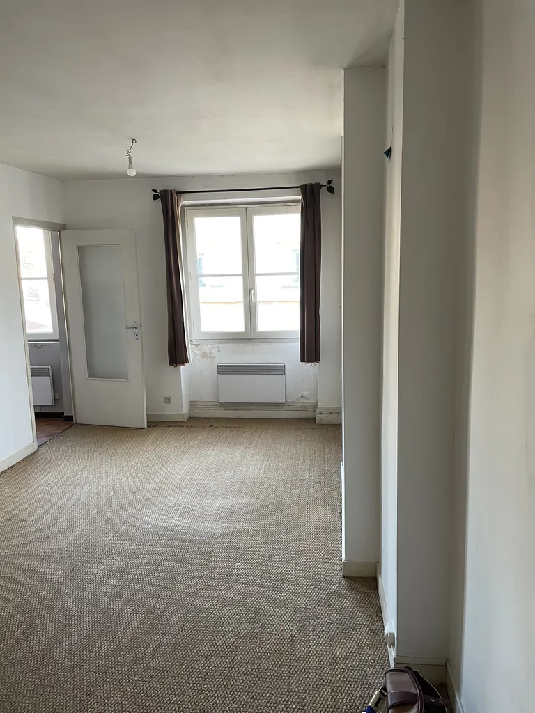 Séjour avant travaux avec agencement ancien nécessitant une redistribution des volumes