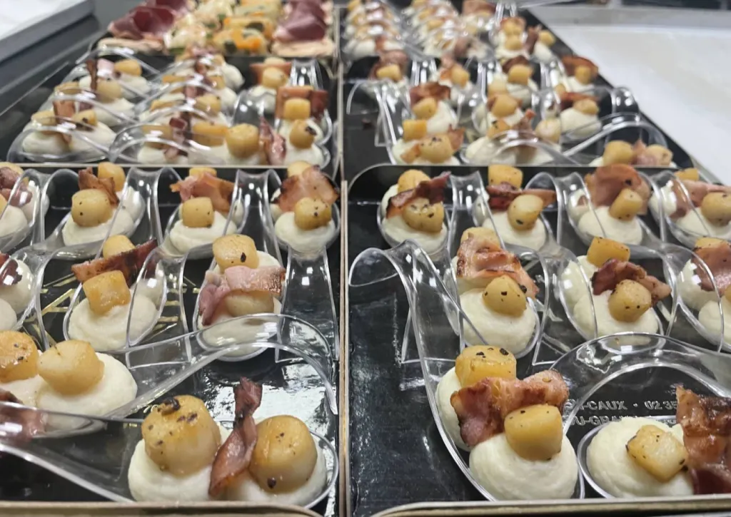 Traiteur pour anniversaire Fécamp : Réalisation d'amuses bouches salés raffinés pour cet événement thème disco