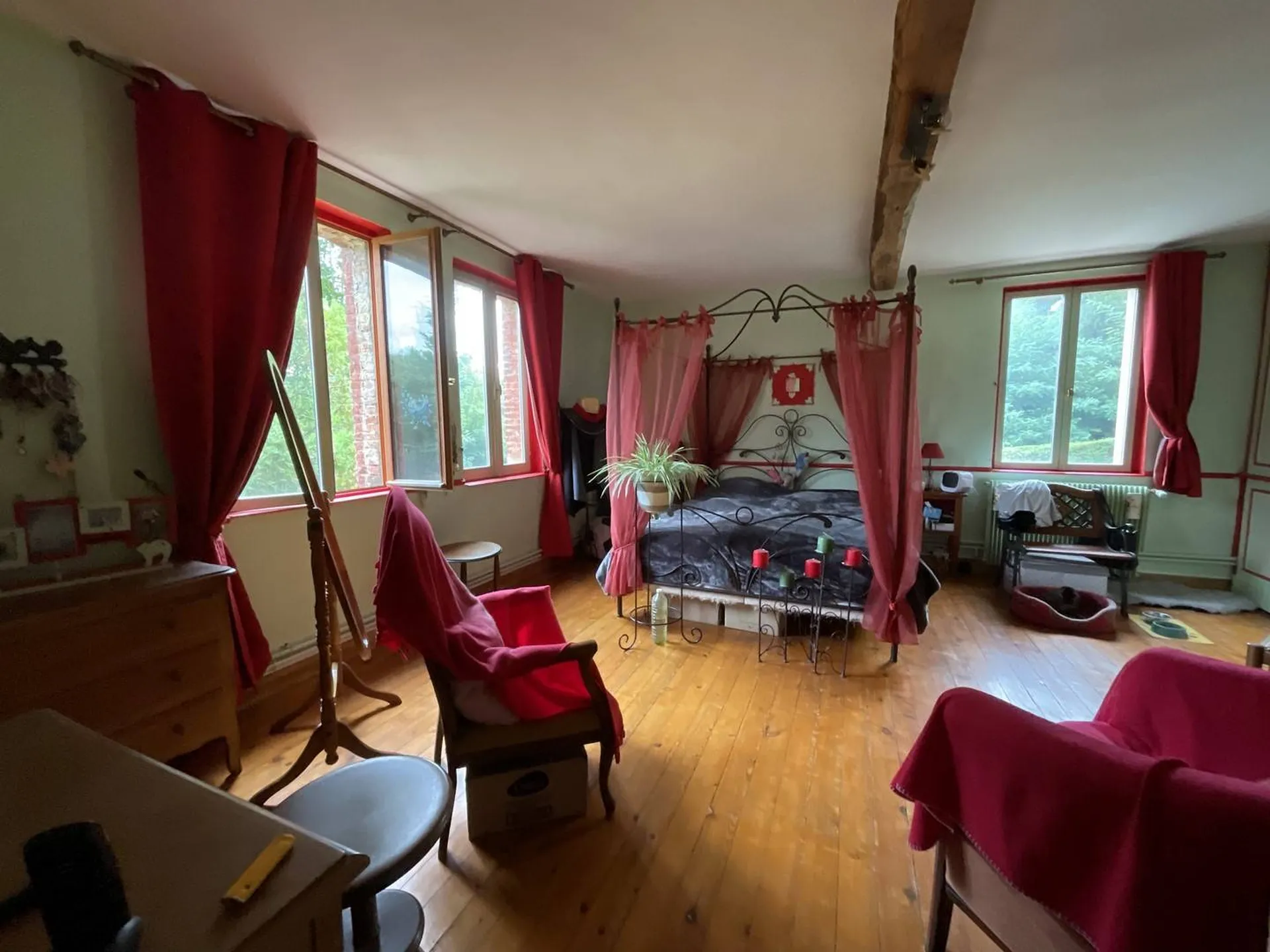 A vendre Maison de Maître d’une superficie d’environ 210m² et son jardin de 3 879m²