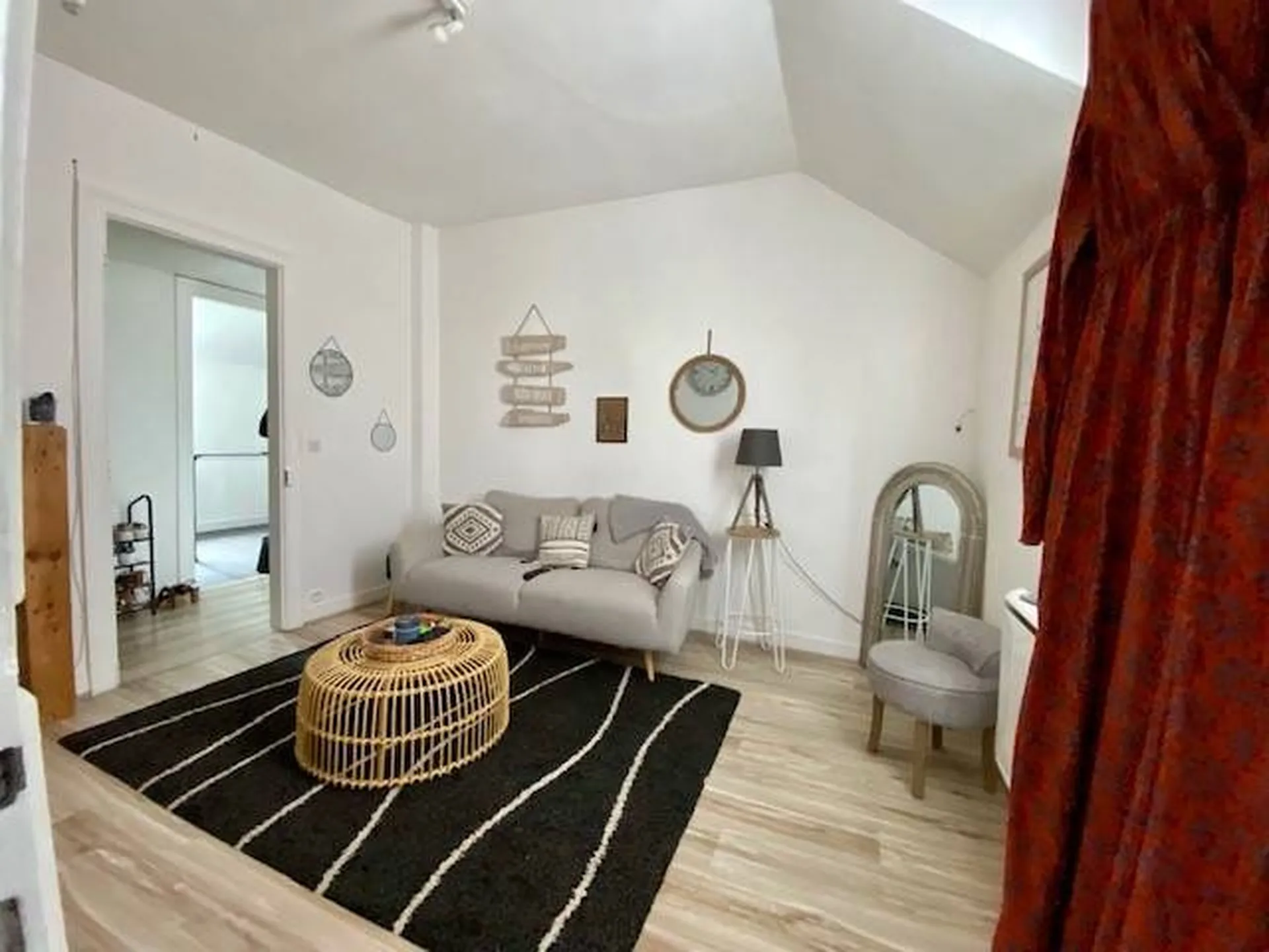 A vendre Appartement actuellement en location, type F2 de 39.50m² loi carrez, au 3ème et dernier étage.