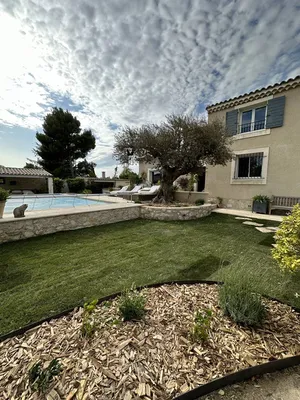 Paysagiste pour la création de jardin à Fontvieille 13990, dans les Alpilles 13430, pour un aménagement paysager sur mesure et harmonieux