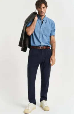 pantalon chino bleu marine d'été choisir pour allier fraîcheur et élégance disponible chez La suite by Urban Chic à Dieppe