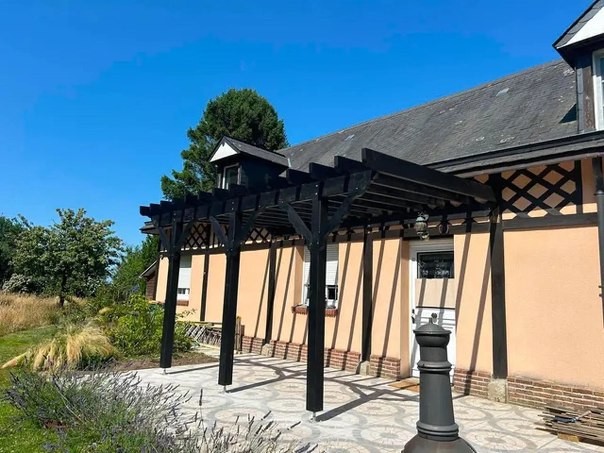 Couverture en joint debout pour une pergola créé sur mesure du côté de Colleville 76