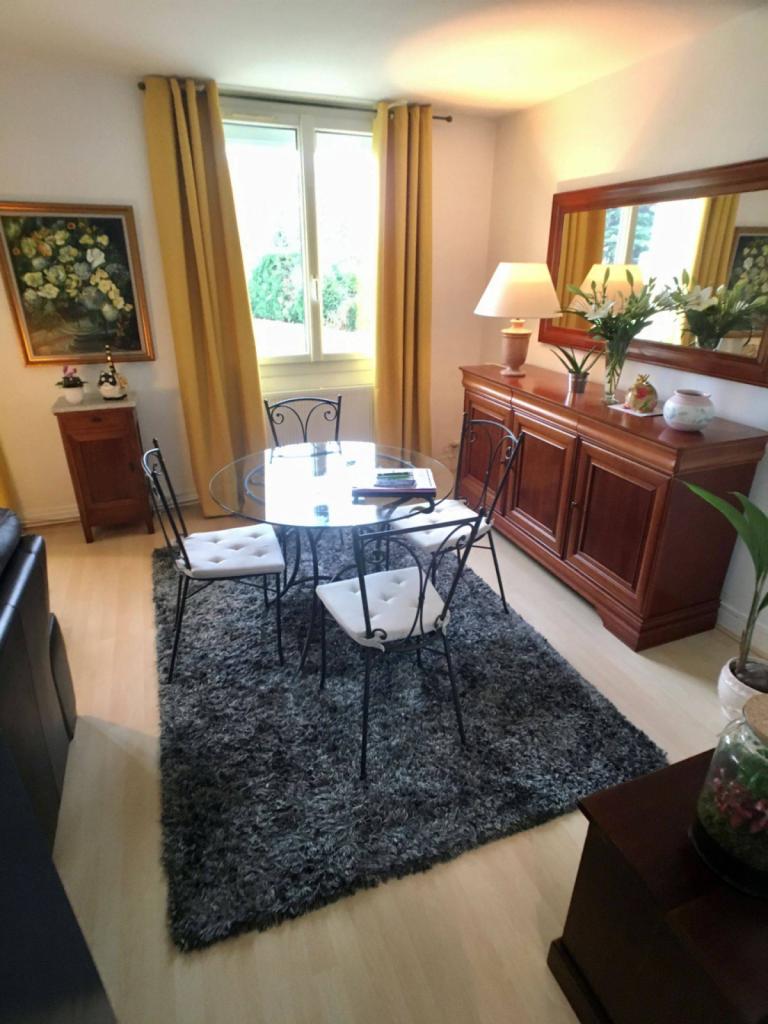 séjour équipé de double de vitrage