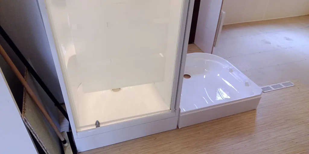 Changement du bac à douche d'un mobile home