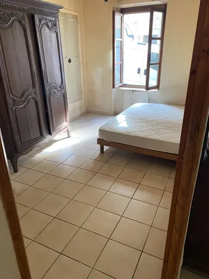 Nettoyage complet d'une chambre d'une dame atteinte du syndrome de Diogène à Grenoble en Isère