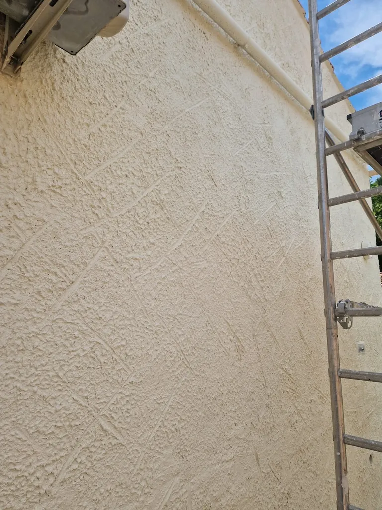 Reprise de fissures et ravalement de façade d'une maison à St Mitre les Remparts