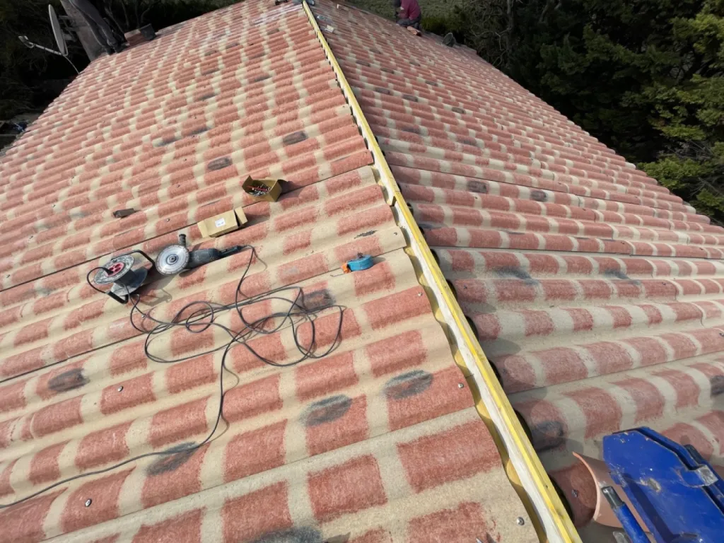 pose du support de faitage sur martigues