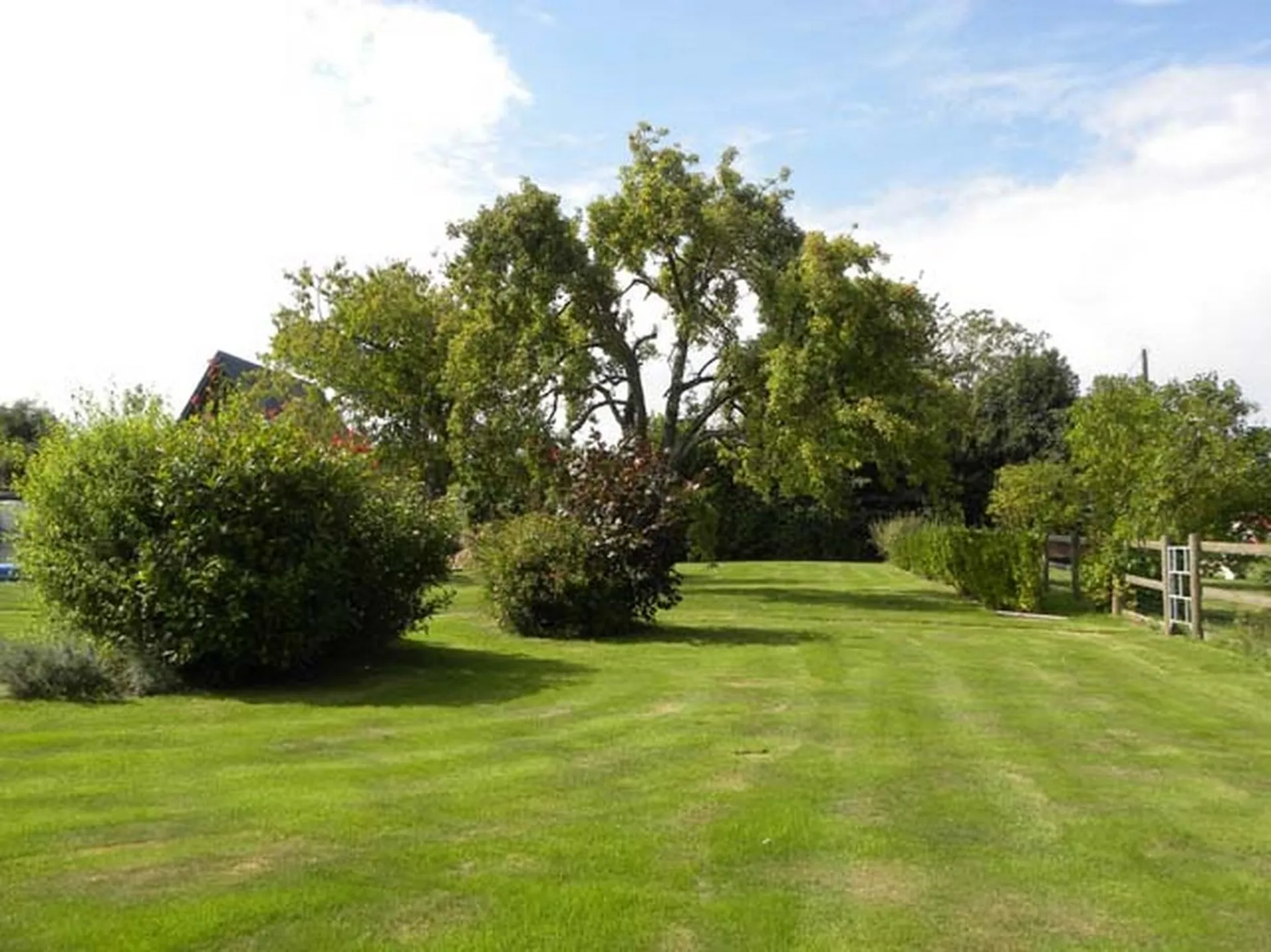 L'Agence Terres et Demeures de Normandie 27260 Cormeilles vous propose cette demeure avec 1 Hectare de terrain