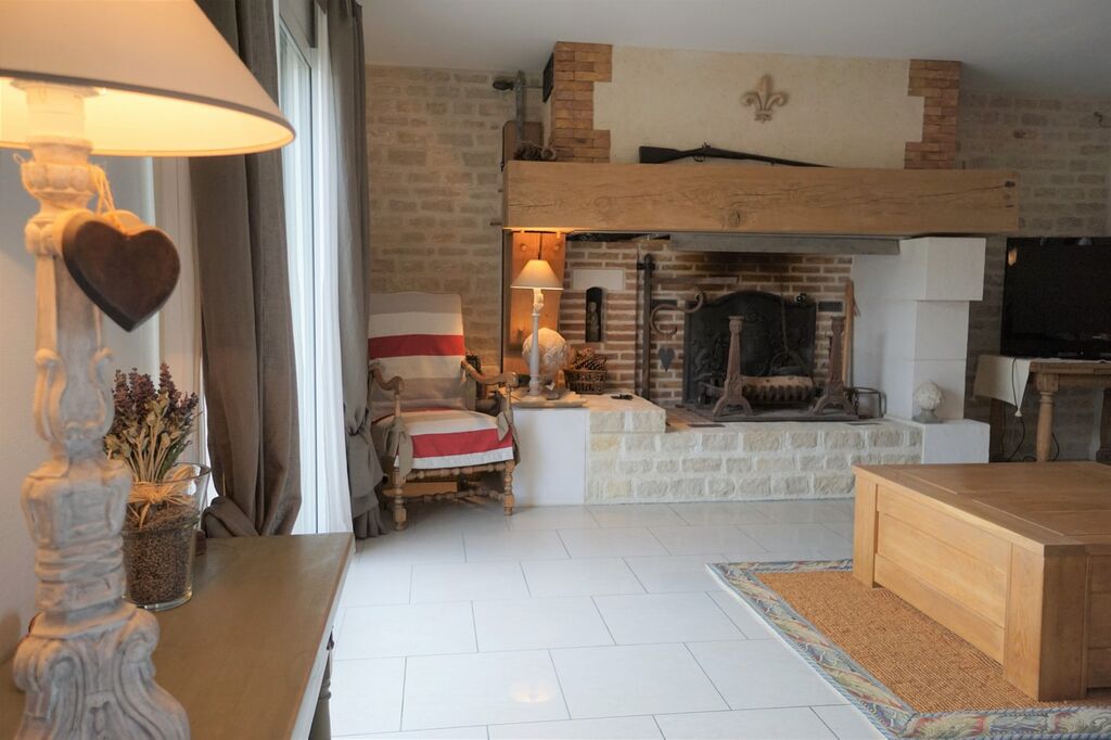 Propriété avec des herbage pour les chevaux, à moins d'une heure de Deauville