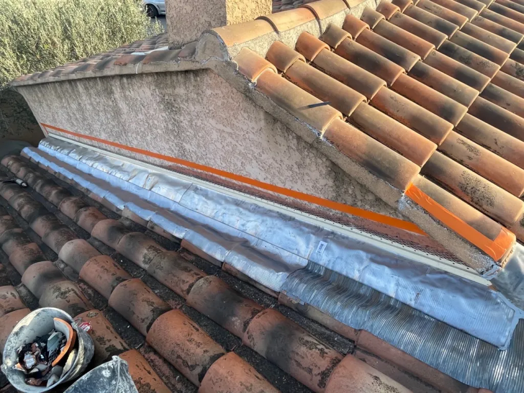 Nouveau changement de Solin en Plom d’une toiture de maison sur Marignane près de Martigues