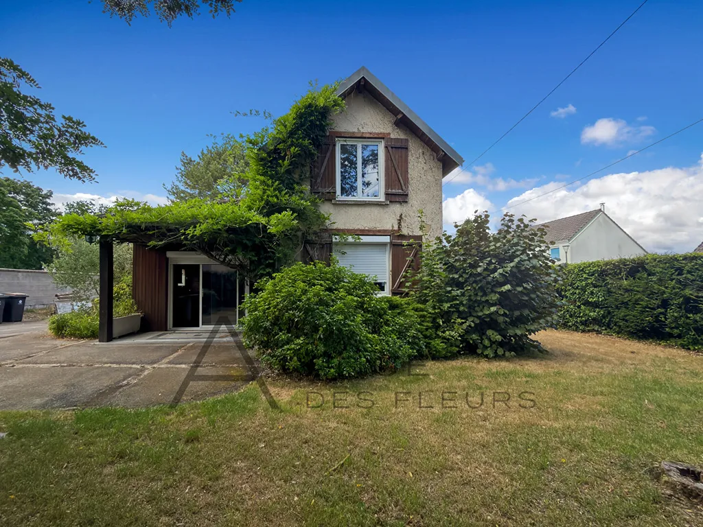 A vendre maison de 112 m² édifiée sur un terrain de 974 m² sur la commune de SAINT AUBIN LES ELBEUF 76410