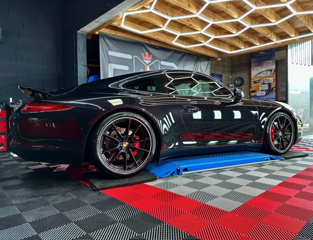 protection contre les rayures impacts film de protection PPF Lyon traitement céramique carosserie Porsche 911