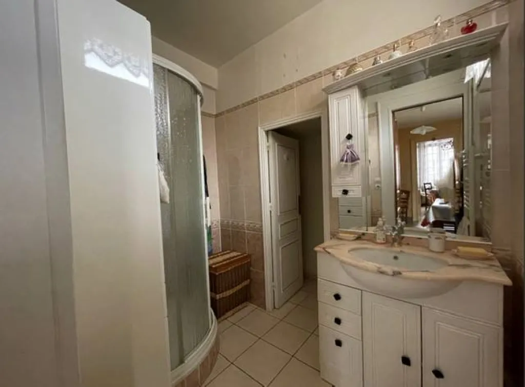 A acheter maison de ville en brique de 75m² avec garage et petit atelier sur 400m² sur la commune de CAUDEBEC LES ELBEUF 76320