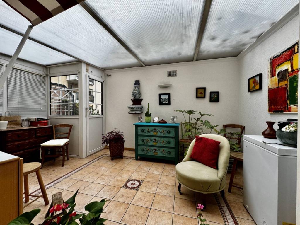 Acheter un appartement de 4 pièces avec 2 chambres et un parking