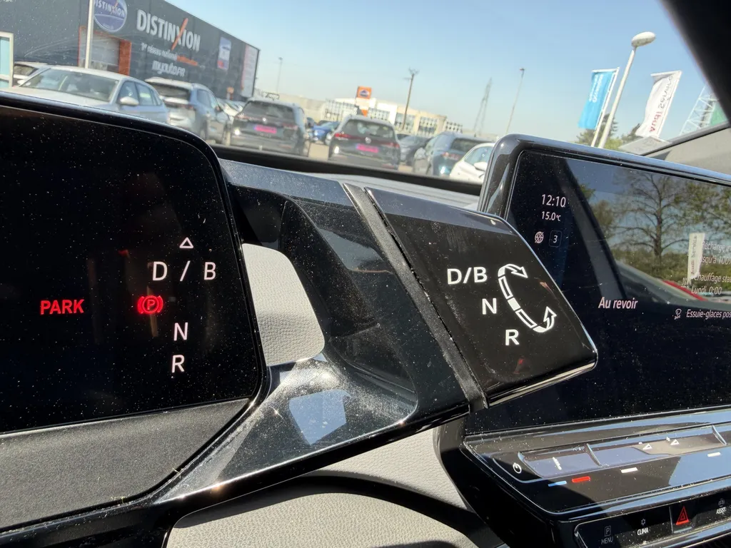 Volkswagen ID.3 occasion à La Frénaye : voiture électrique performante disponible chez votre concessionnaire proche du Havre et Rouen