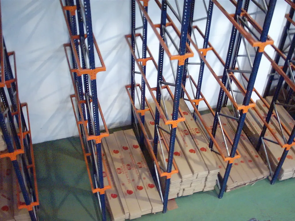 Installer un rack à accumulation pour le stockage haute densité de palettes à Toulouse et en Occitanie