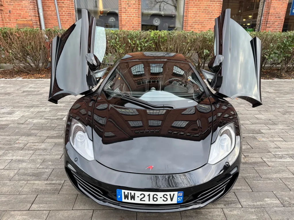 Mclaren Mp4-12C à Bordeaux livraison par Asphalte Diffusion en partenariat avec Mclaren