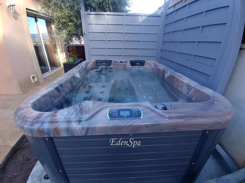 spa 3 place canadien marseille