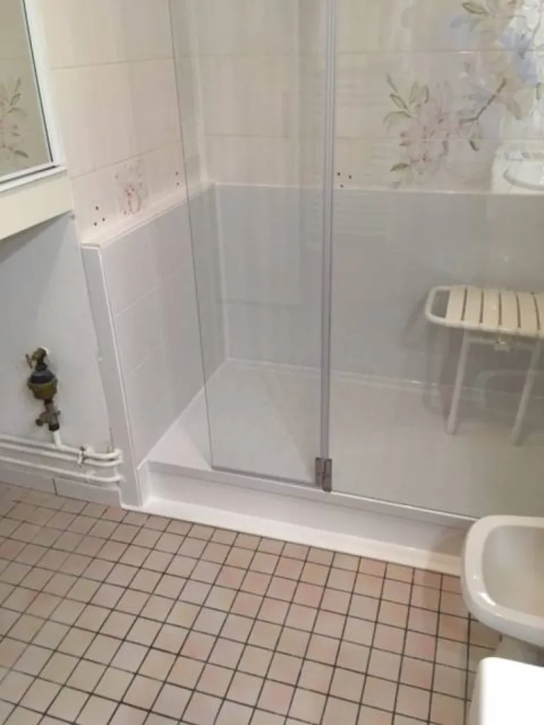 Spécialiste du remplacement de Baignoire par douche sénior sécurisée à Poissy Yvelines (78) IdF