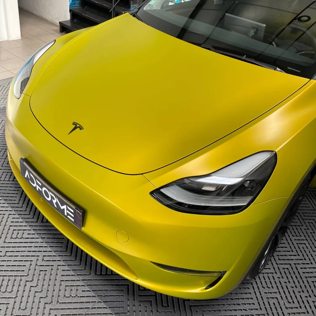 Face avant Tesla 