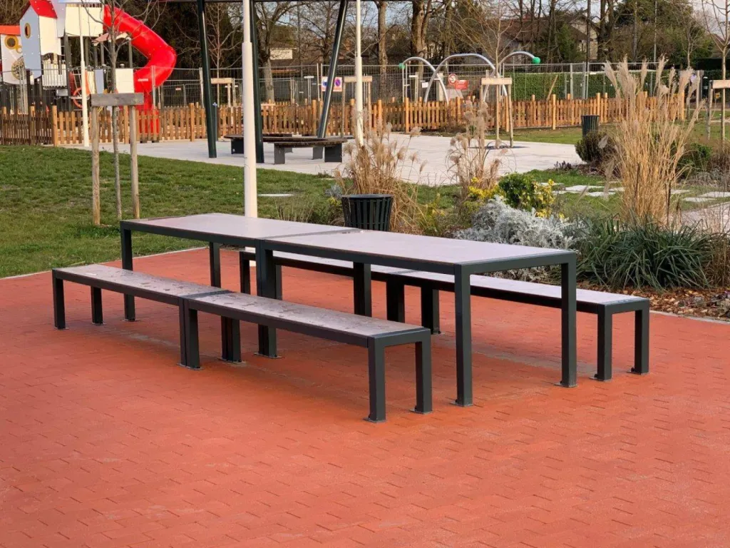 Table de pique nique en matériau écoresponsable dans le Rhône-alpes