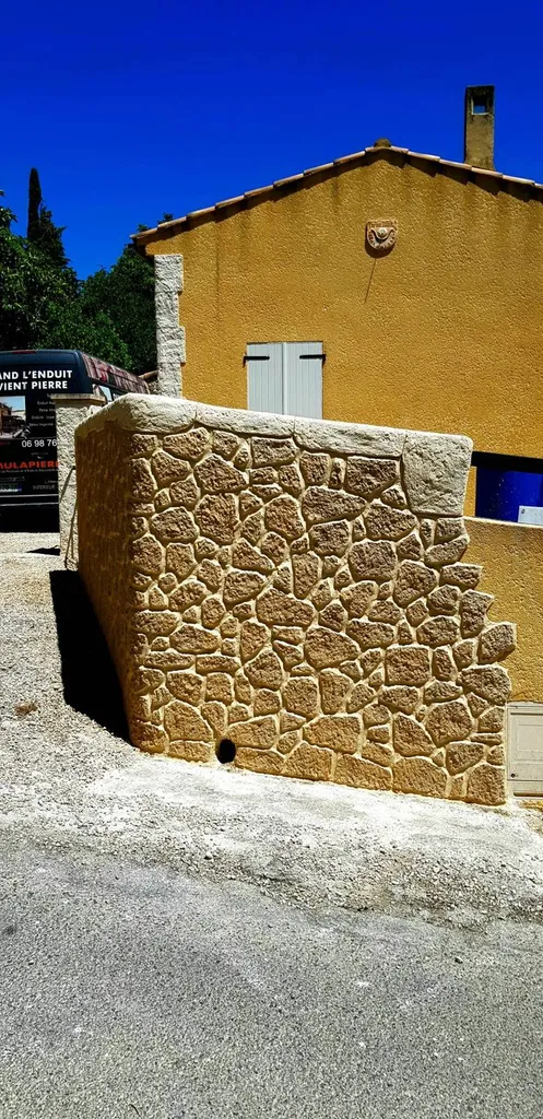 mur de cloture aspect pierre au beausset