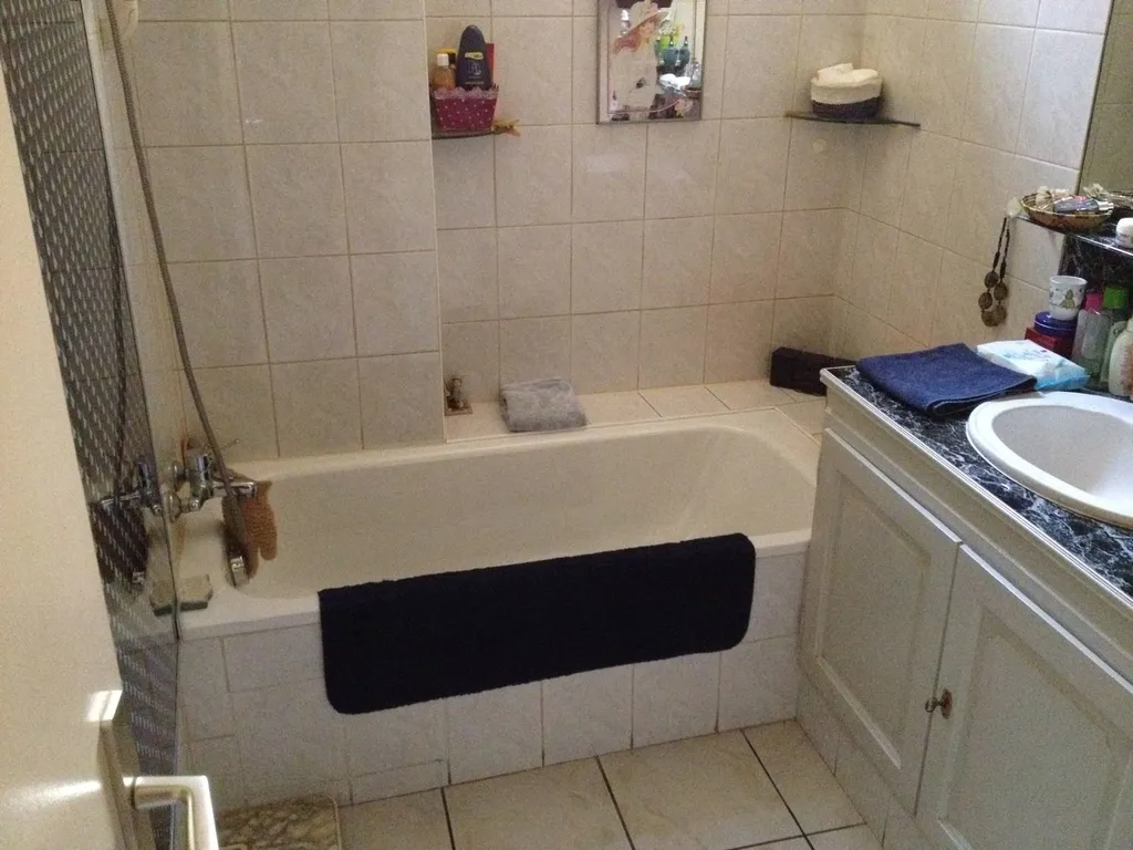 Avant rénovation complète d'une salle de bains à Oullins (69)