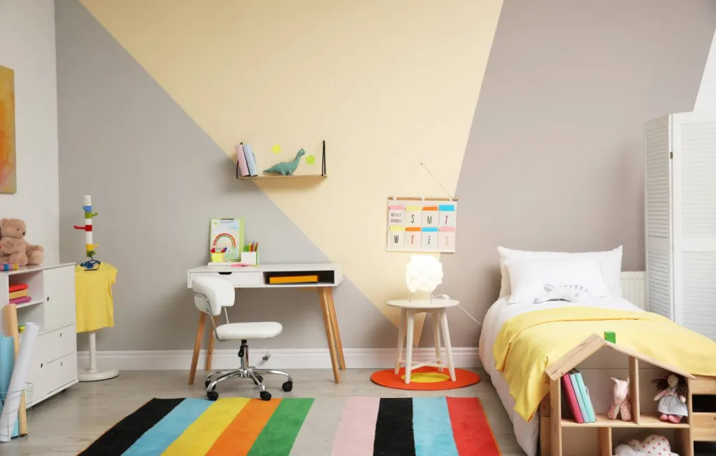 Peinture bicolor chambre d'enfant avec forme triangle, par visuel peinture Le Havre