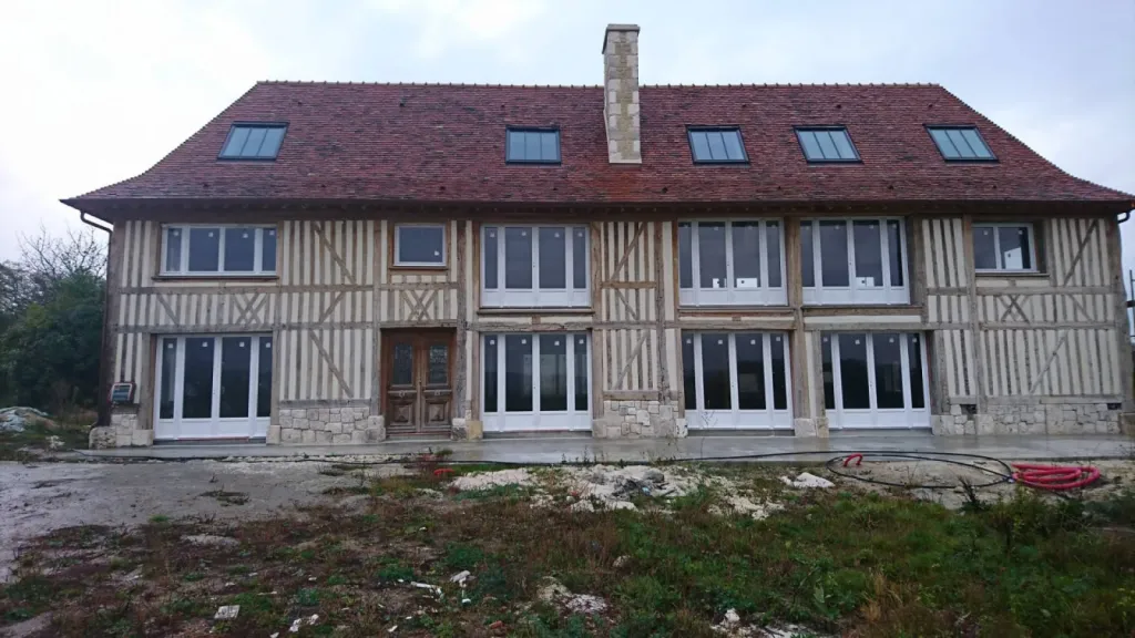 Trouver une entreprise spécialisée pour restaurer et rénover une maison normande en colombages à Val de Reuil proche Le Neubourg dans l'Eure 27