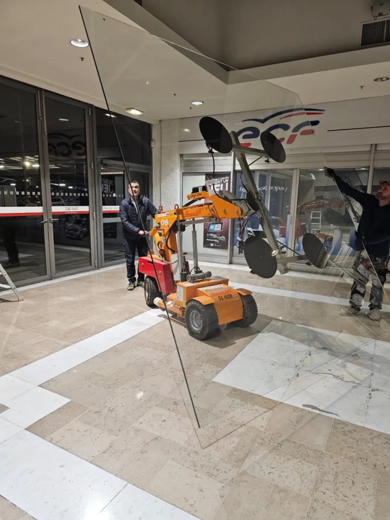 Création de vitrine de magasin à Avignon pour le magasin Cache Cache