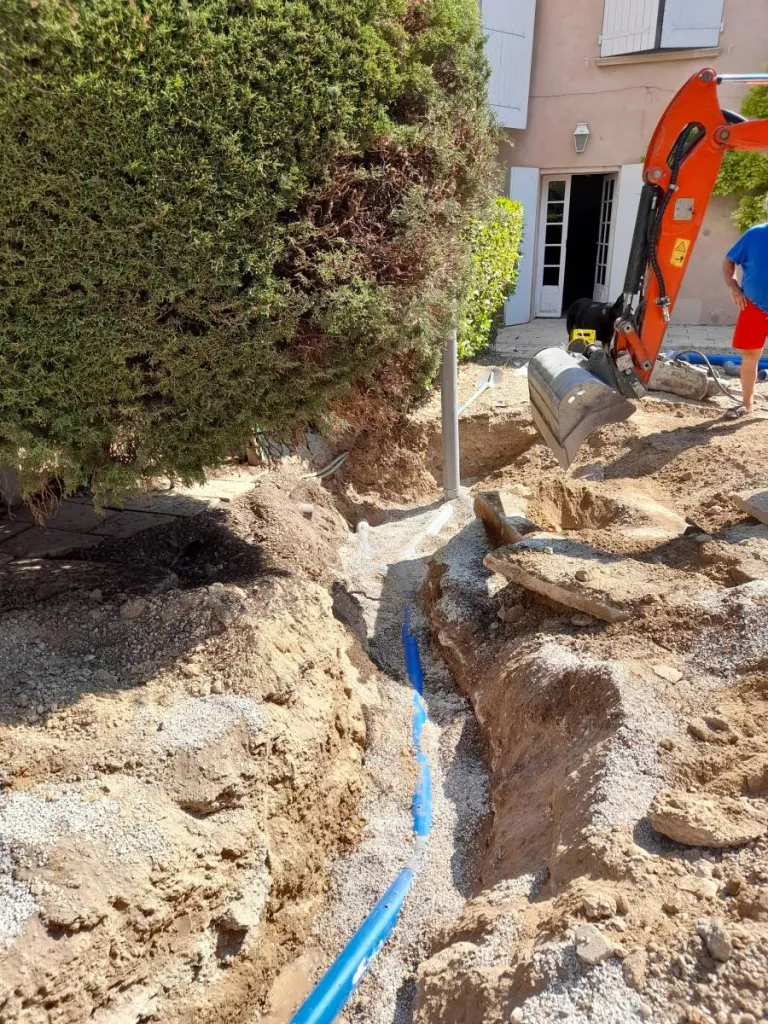 Travaux d'assainissement pour pose d'une microstation d'épuration dans le Var en PACA