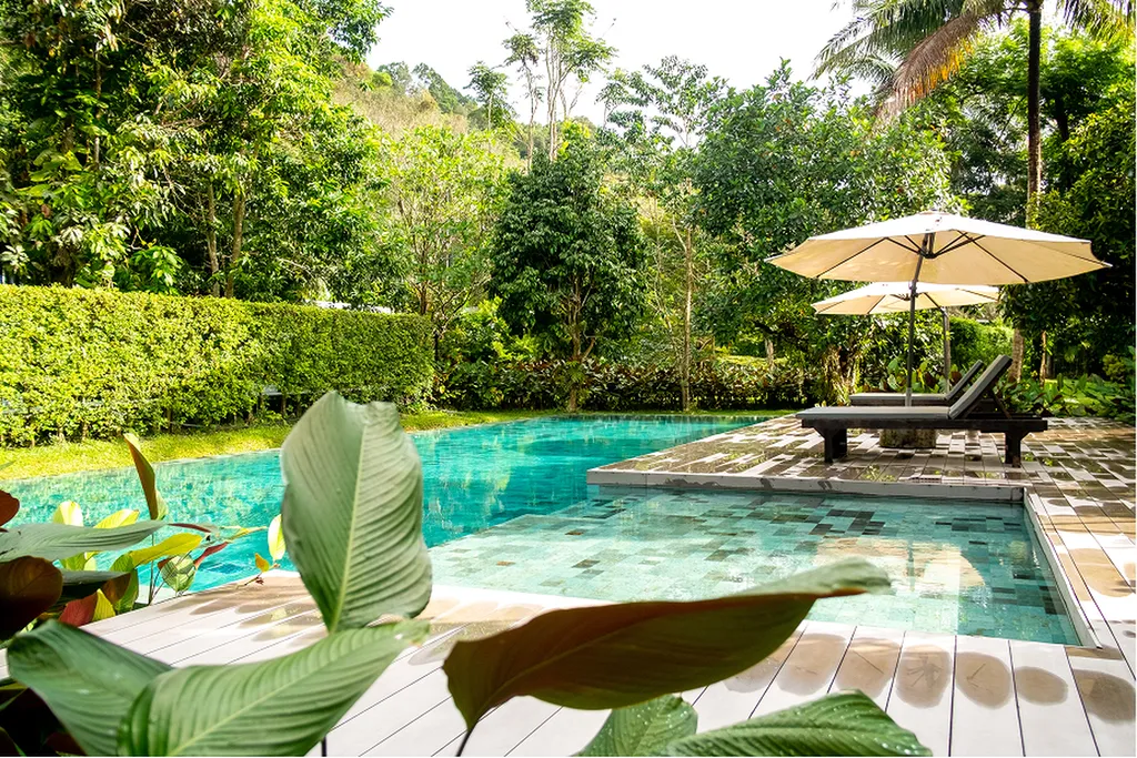 Qui contacter pour le remplacement d'une pompe de piscine bruyante et défectueuse à Arcachon, près de La Teste de Buch?