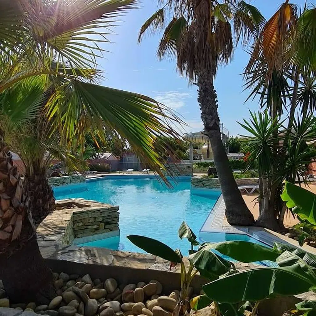 camping et location avec piscine chauffée dans camping familial à Sète