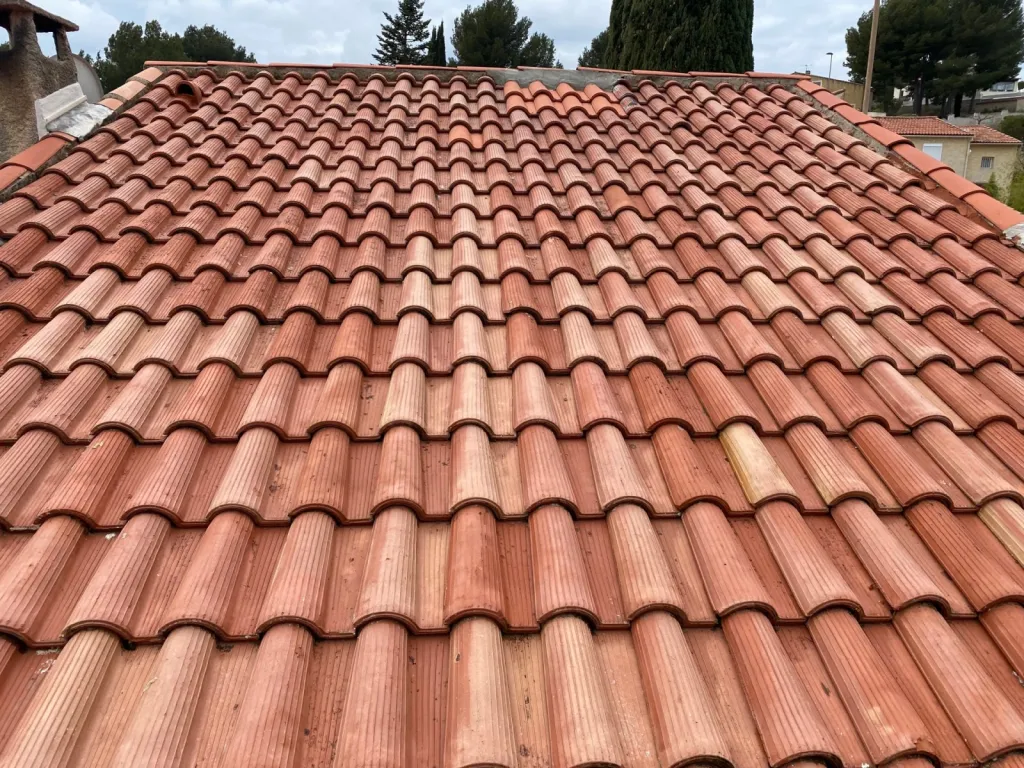 tuiles mécanique romane avec nettoyage sur aix en provence