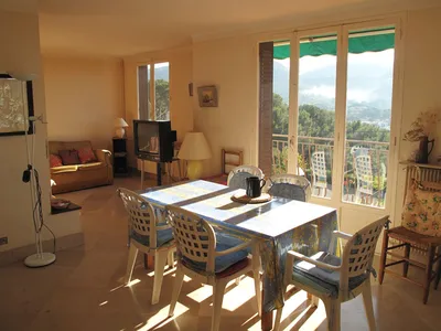 Vue mer, Château et Cap Canaille