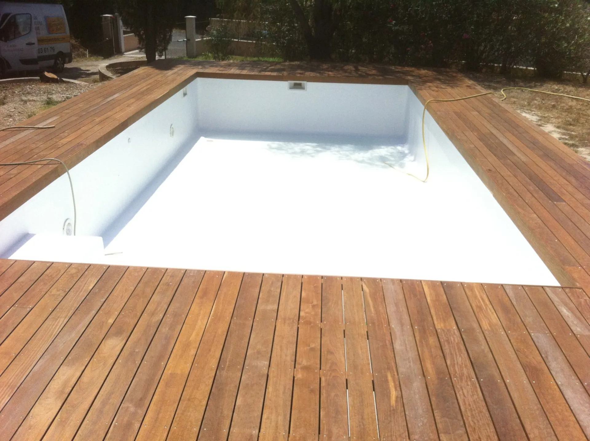 Réalisation pourtour de piscine en bois exotique ipe à la fare les oliviers